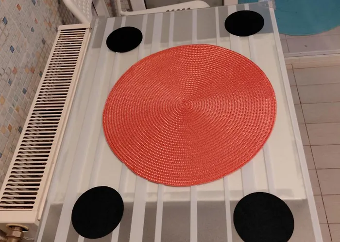 Artsy Entire House, Fully Equipped, 2 Rooms, 2 Beds, Parking, To Yourself! *