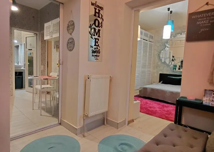 Nyaraló Artsy Entire House, Fully Equipped, 2 Rooms, 2 Beds, Parking, To Yourself! Bukarest