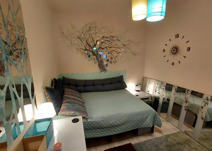 Artsy Entire House, Fully Equipped, 2 Rooms, 2 Beds, Parking, To Yourself! * Bucureşti