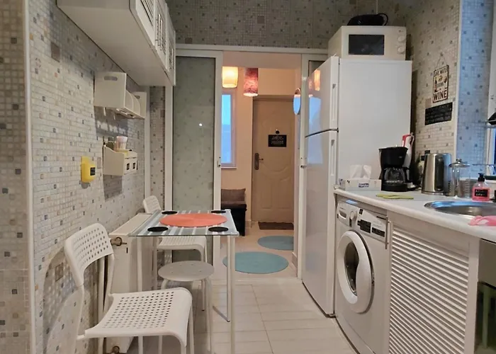 Artsy Entire House, Fully Equipped, 2 Rooms, 2 Beds, Parking, To Yourself! *