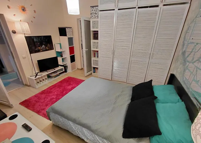 Artsy Entire House, Fully Equipped, 2 Rooms, 2 Beds, Parking, To Yourself! Nyaraló Bukarest