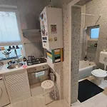 Artsy Entire House, Fully Equipped, 2 Rooms, 2 Beds, Parking, To Yourself! Feriehus