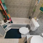 Artsy Entire House, Fully Equipped, 2 Rooms, 2 Beds, Parking, To Yourself! Feriehus Bukarest