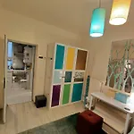 Artsy Entire House, Fully Equipped, 2 Rooms, 2 Beds, Parking, To Yourself! * Bukarest