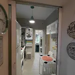 Artsy Entire House, Fully Equipped, 2 Rooms, 2 Beds, Parking, To Yourself! Bukarest