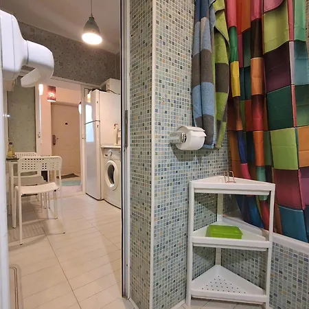 Artsy Entire House, Fully Equipped, 2 Rooms, 2 Beds, Parking, To Yourself! * בוקרשט