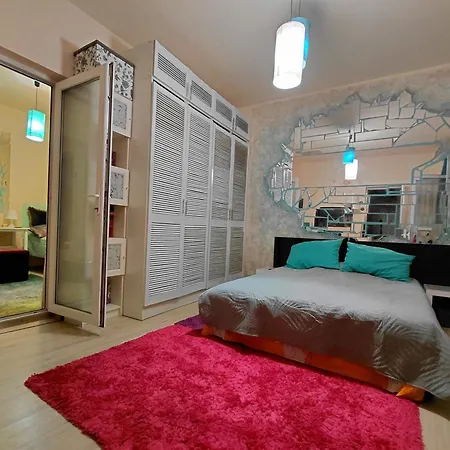 Artsy Entire House, Fully Equipped, 2 Rooms, 2 Beds, Parking, To Yourself! 펜션 부쿠레슈티