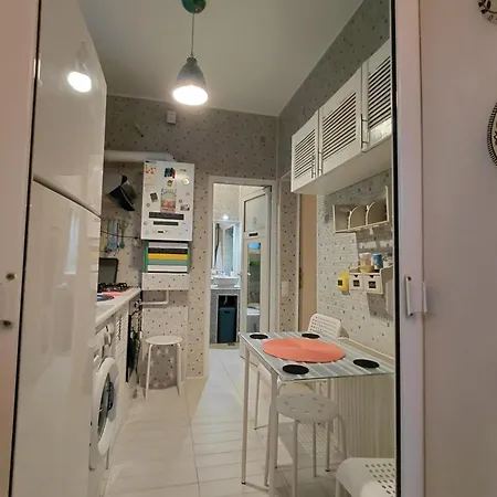 Casa vacanze Artsy Entire House, Fully Equipped, 2 Rooms, 2 Beds, Parking, To Yourself! Bucarest