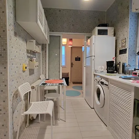 Artsy Entire House, Fully Equipped, 2 Rooms, 2 Beds, Parking, To Yourself! *