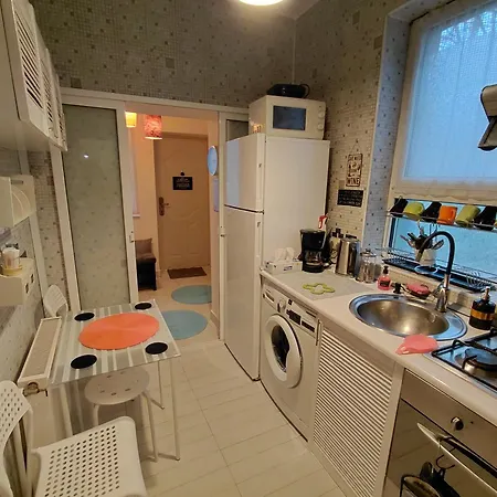 בית נופש Artsy Entire House, Fully Equipped, 2 Rooms, 2 Beds, Parking, To Yourself! בוקרשט