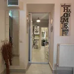 Artsy Entire House, Fully Equipped, 2 Rooms, 2 Beds, Parking, To Yourself! * Bukarest