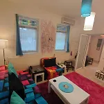 Artsy Entire House, Fully Equipped, 2 Rooms, 2 Beds, Parking, To Yourself! * Bukarest