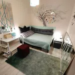 Artsy Entire House, Fully Equipped, 2 Rooms, 2 Beds, Parking, To Yourself! Semesterbostad