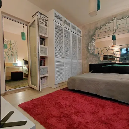 Tatil Evi Artsy Entire House, Fully Equipped, 2 Rooms, 2 Beds, Parking, To Yourself! Bükreş