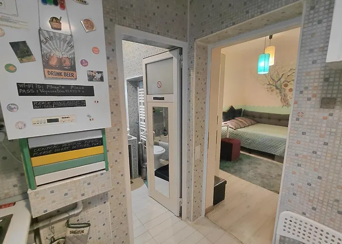 Tatil Evi Artsy Entire House, Fully Equipped, 2 Rooms, 2 Beds, Parking, To Yourself! Bükreş