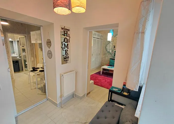 Tatil Evi Artsy Entire House, Fully Equipped, 2 Rooms, 2 Beds, Parking, To Yourself!