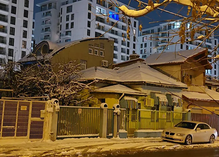 Tatil Evi Artsy Entire House, Fully Equipped, 2 Rooms, 2 Beds, Parking, To Yourself!